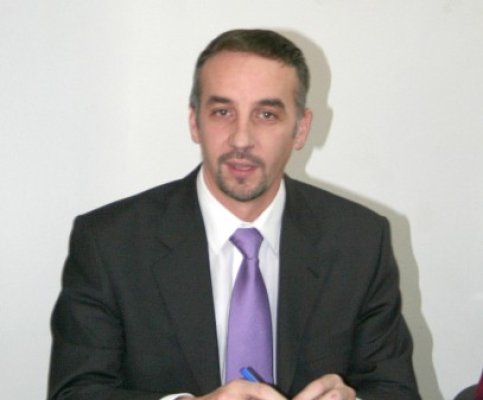 Iulian Teşeleanu, director executiv adjunct la Vama Braşov. Şeful său, un vameş pe pile, i-a fost subaltern la Agigea